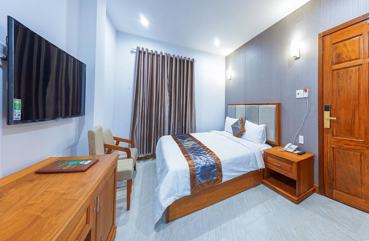 Hotel Nhat Thanh Куинён Экстерьер фото